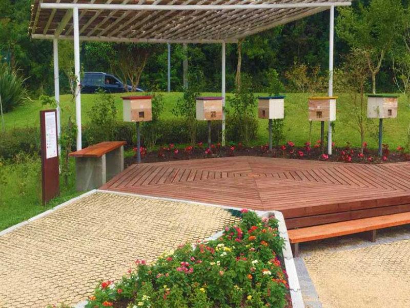 O PlastFloor está presente na estrutura do Apiário no parque Barigui